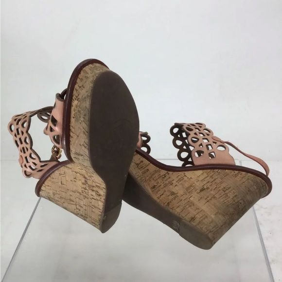 Please Help-Tory Burch Wedge Heels Leather Gold Tone 🪦We just lost my Fiancé 2 😍 - Picture 6 of 15
